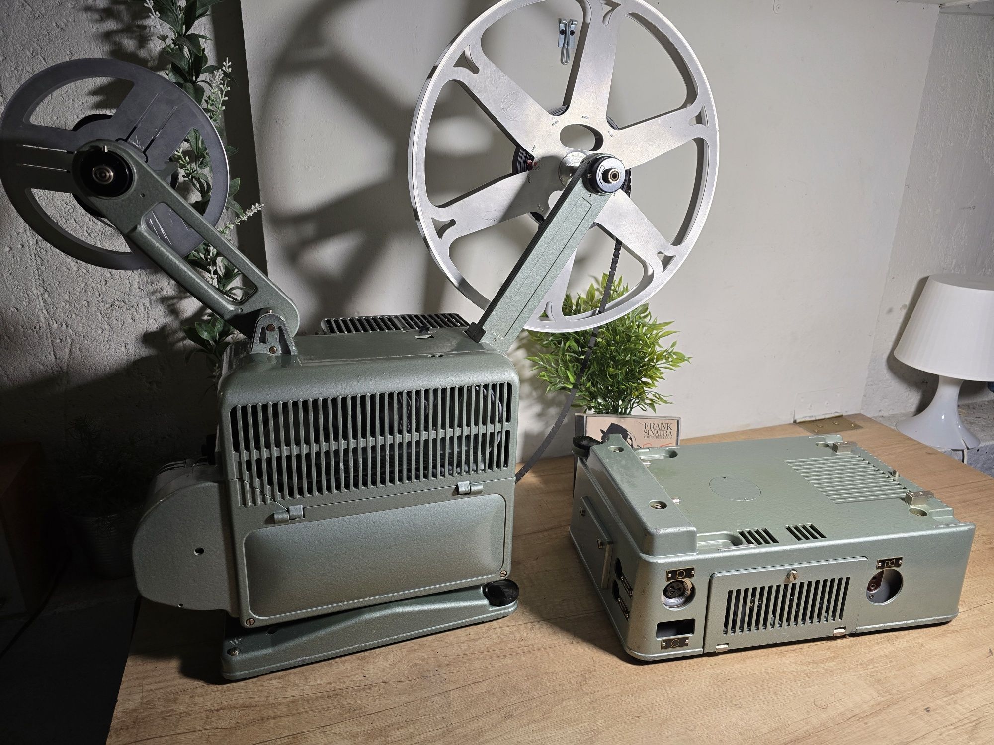 Video proiector 16mm SIEMENS 2000, amplificator audio cu lămpi