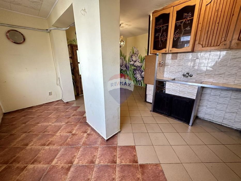 Продава се Тристаен апартамент в Варна, Цветен квартал - 87 кв.м за 1897 €/кв.м - Снимка #4