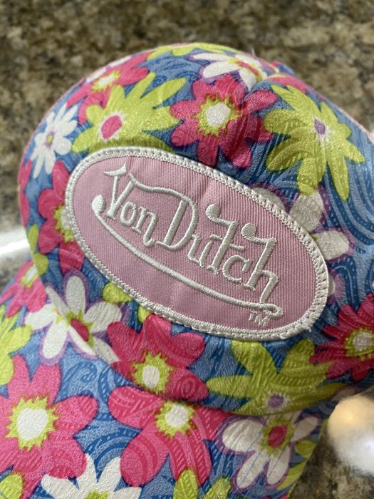 Sapca Von Dutch.