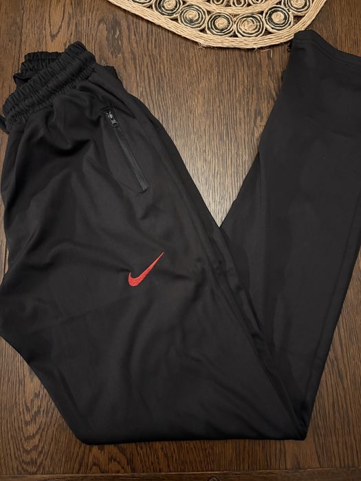 pantaloni nike M