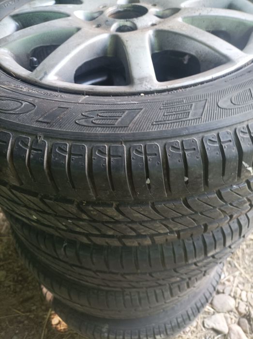 Vând 4 cauciucuri cu jante de aliaj 175/65R14