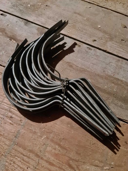 Cărlige pentru jgheaburi din metal