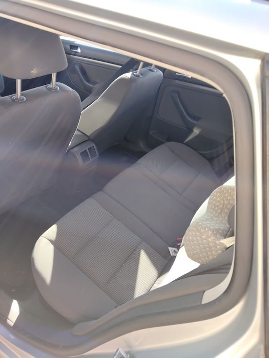 Golf v impecabil 2800 euro