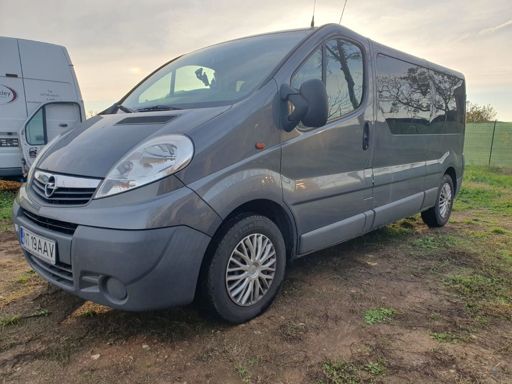 Vand opel vivaro 8+1