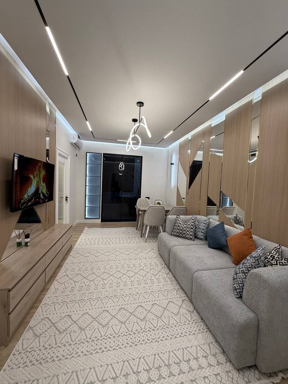 Продажа квартиры 

Чиланзар Ц квартал 
2³/1/5. Балкон 1.5*3 метра 
Ор-