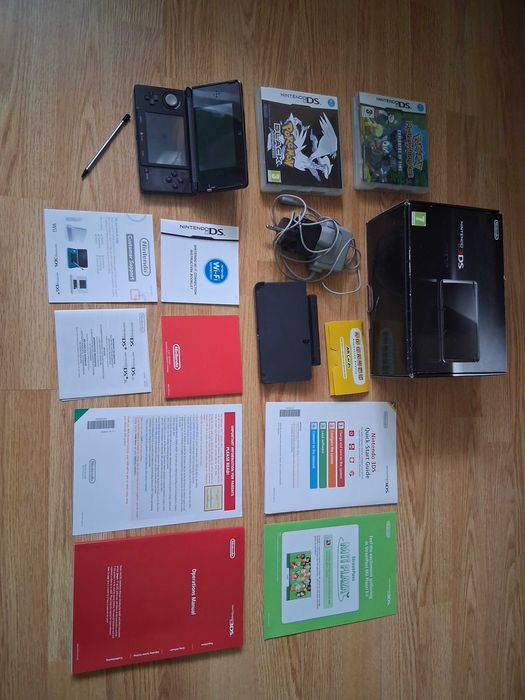 Vand Nintendo 3DS cu jocurile Pokemon Black si Pokemon Mystery Dungen