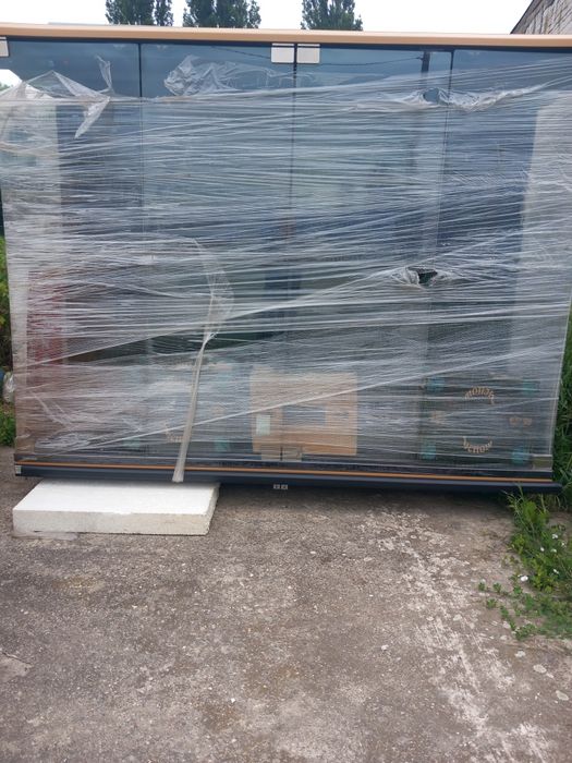 Vând vitrina frigorifica verticala