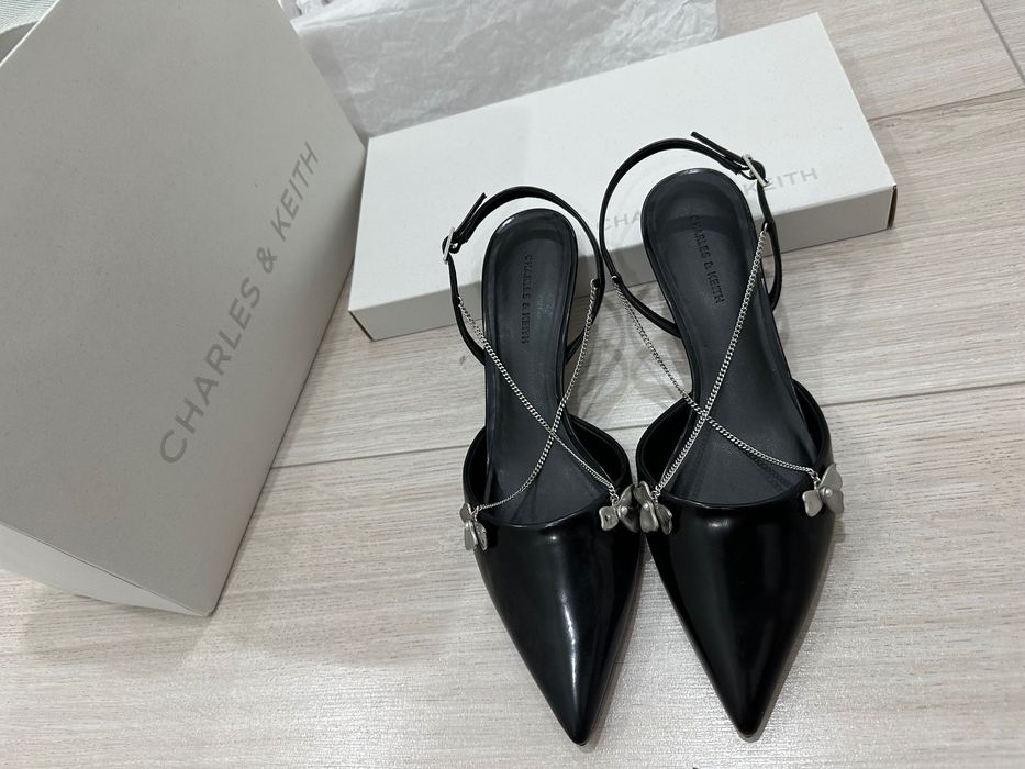Продается Туфли charles & keith. Оригинал
