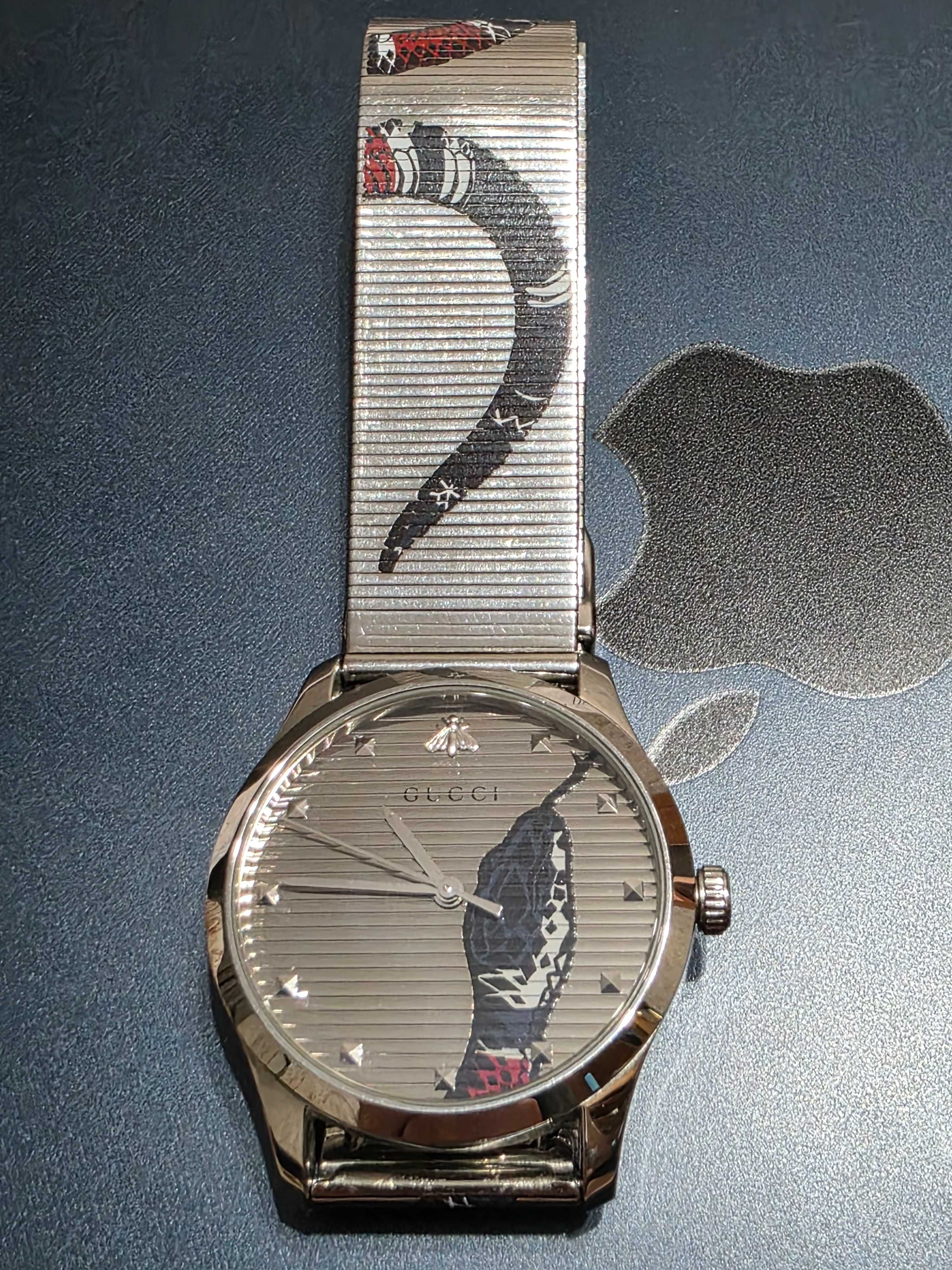 Часы Gucci G-Timeless (унисекс)