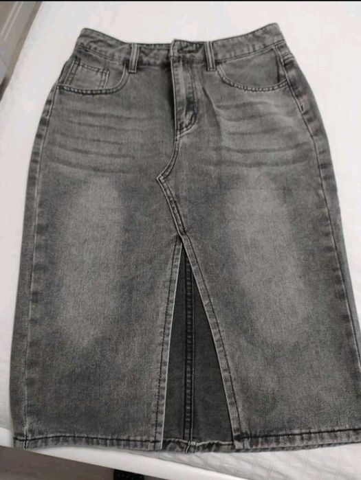 Fusta din denim cu crăpătură, M