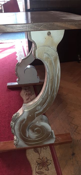 Маса орех с старинни крака