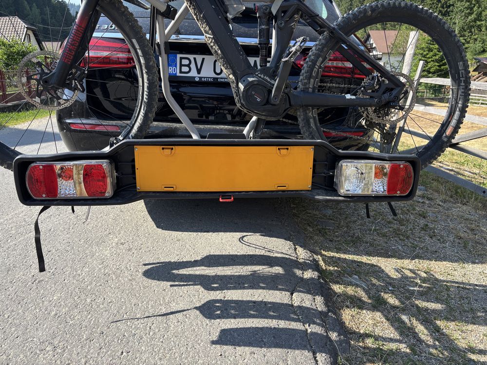Suport 3 biciclete cu prindere pe carlig