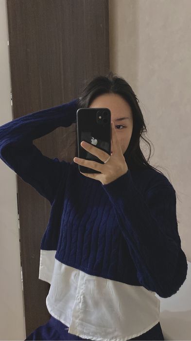 НОВЫЙ Свитер-обманка в темно синем цвете