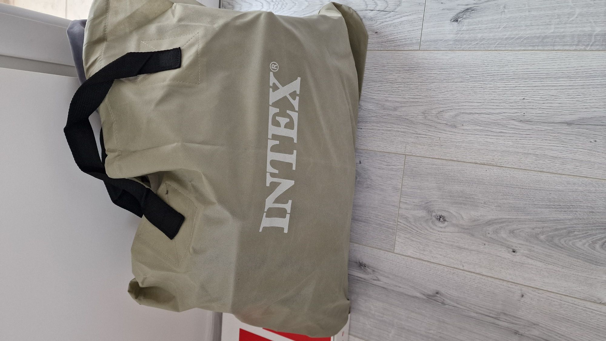 Надуваем матрак Intex