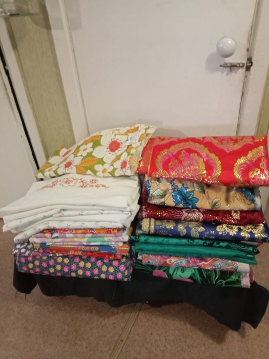 Продаю ткани 
Ситец ,велюр ,парча,атлас .