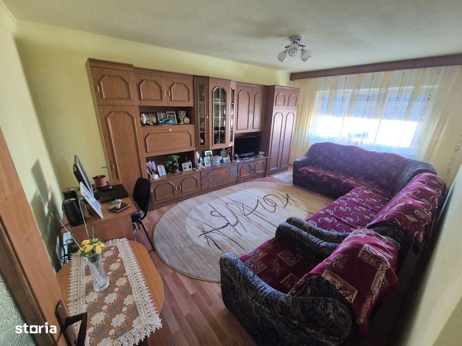 Apartament 2 camere, decomandat, zona Tolstoi, et.2