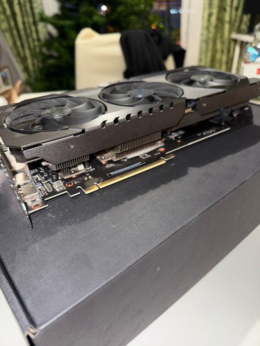 Placa video RTX 3060 Ti TUF OC Edition 8 GB
Nvidia RTX 3060Ti TUF 8 GB