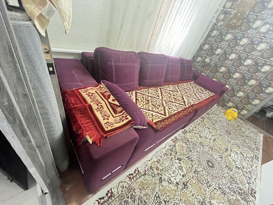 Уголок  диван  большой продам сост хорош