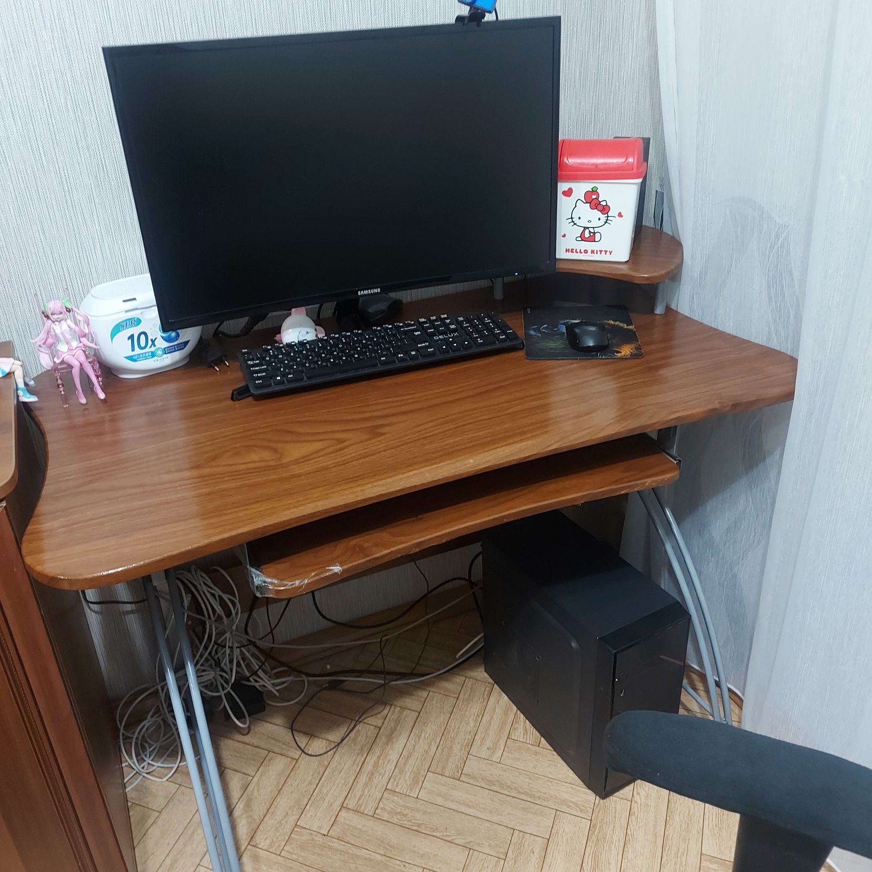 Продам компьютерный стол