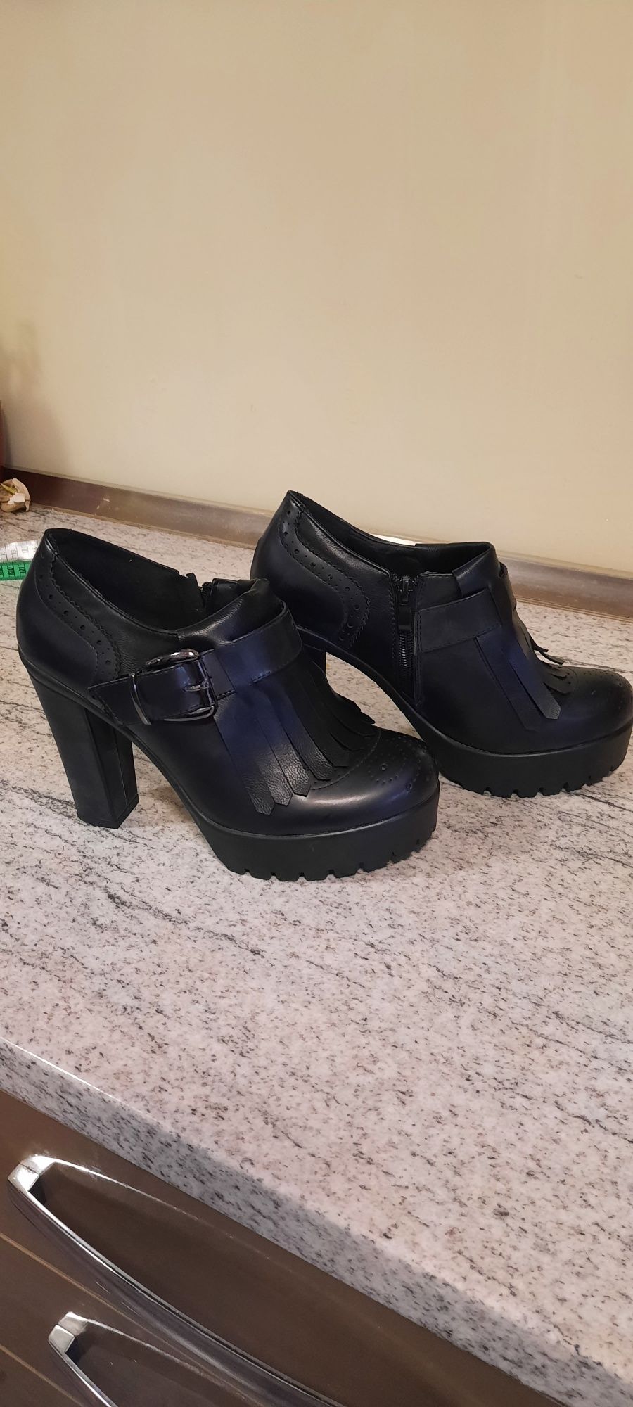 Pantofi cu platforma de dama