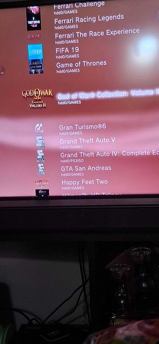 Плеистеишън 3,два джойстика и качени около 90 игри