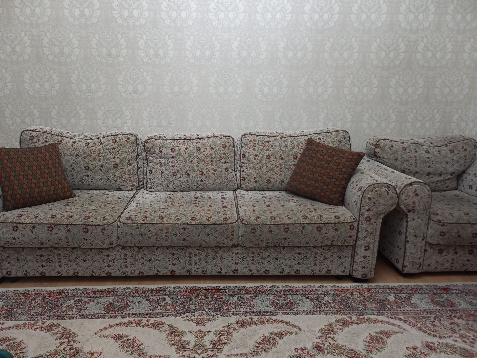 Мягкую мебель-диван +1 кресло