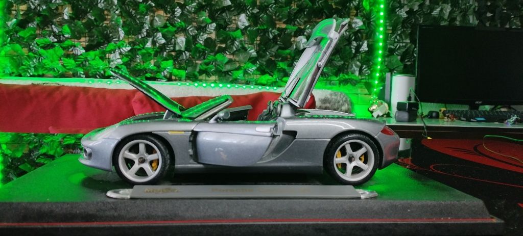 Метална количка Porsche Carrera GT Мащаб 1:18