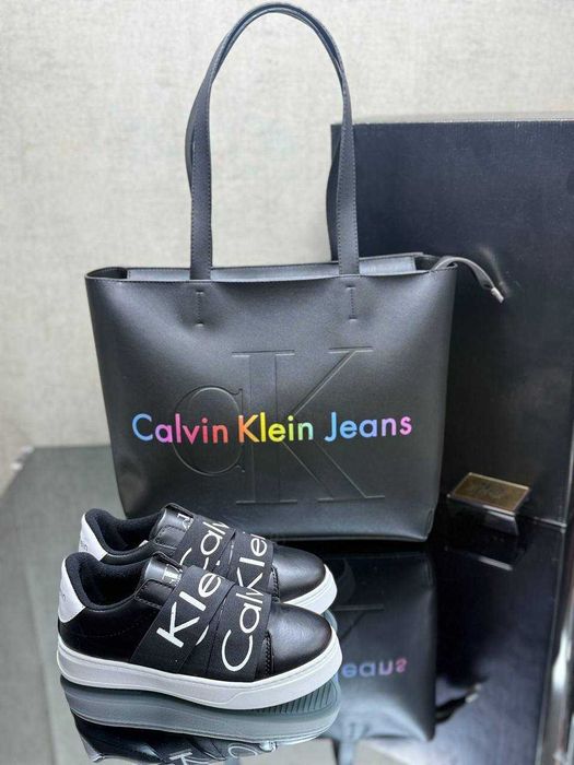 Adidași cu geanta la set