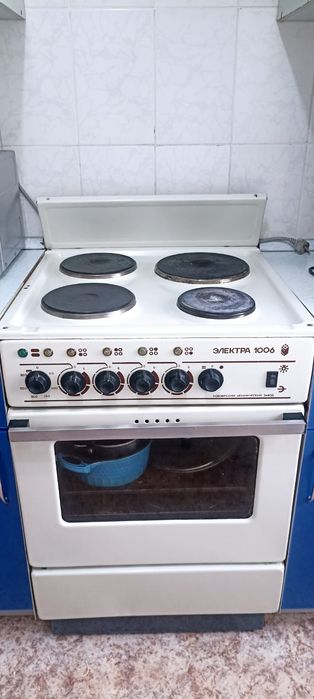 Отдам бесплатно электро плиту