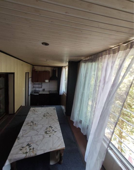 Метро М Улугбек. 3 комнтная. Балкон 2/6. Кирпич. Срочно