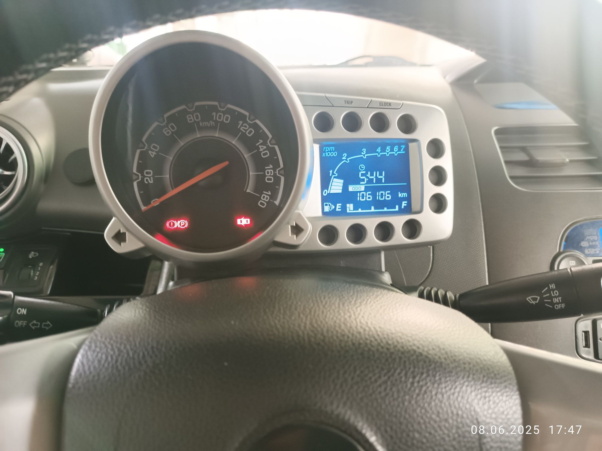 Spark 2 pozitsa sotiladi 106000 yurgan kraska toza