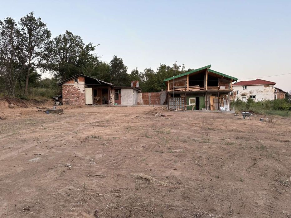 с.Сърнегор .Вила,къща,двор