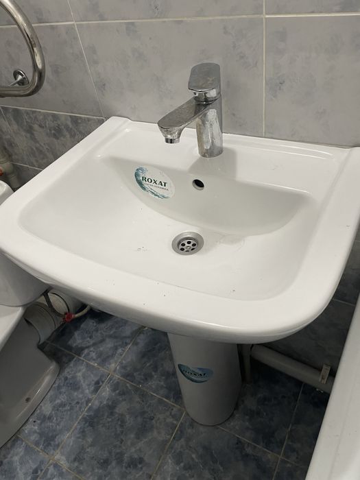 Продаеься раковина со сместителем