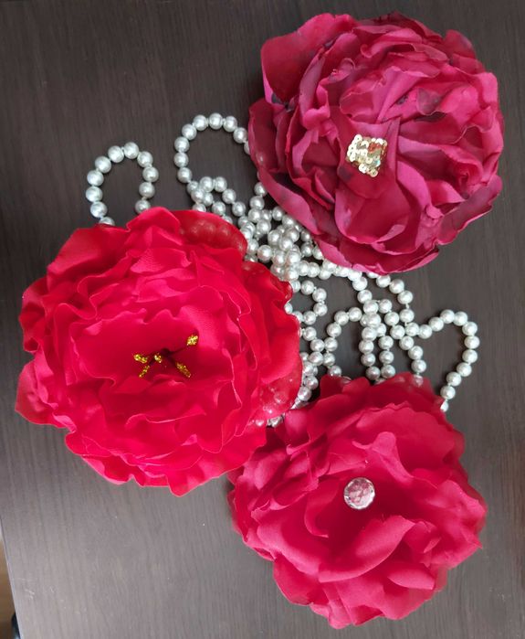 Брошки цветя от коприна