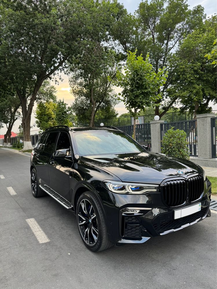 БМВ X7  машина новая, идеальная