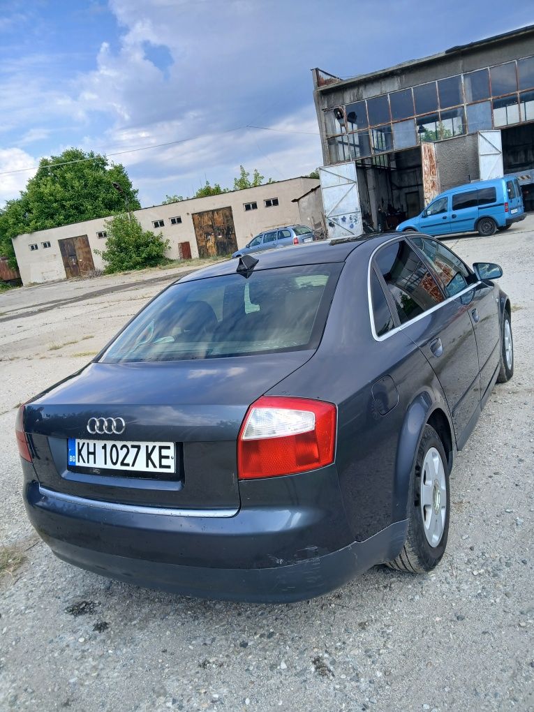 Продавам Ауди А4 В6