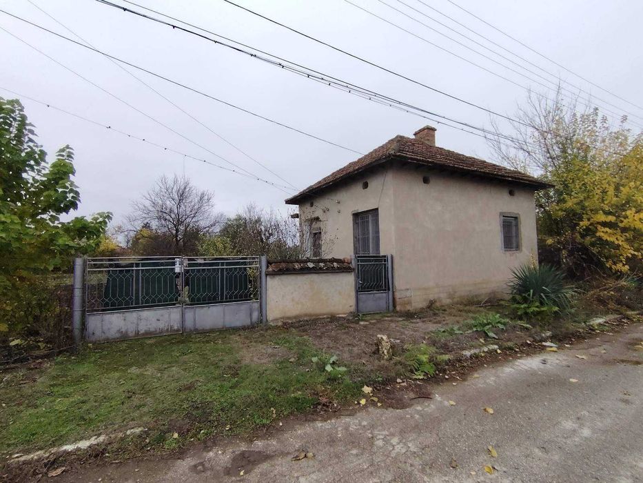 Къща в близост до река Искър/ област Плевен .