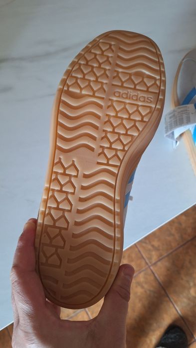 Vând adidași Adidas Vl court