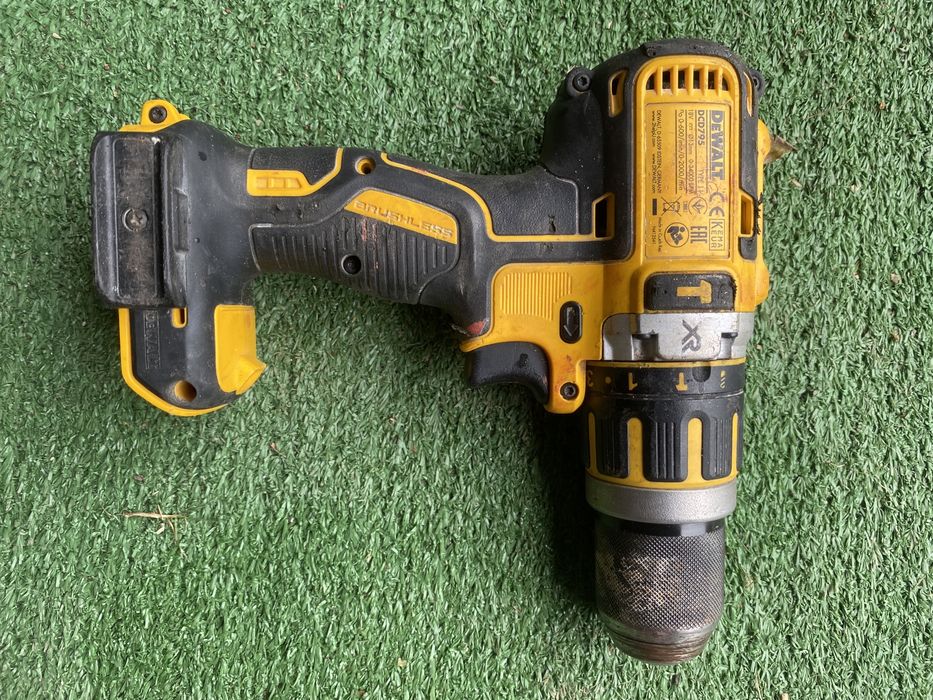 DeWalt DCD795 masina de gaurit si insurubat fara perii