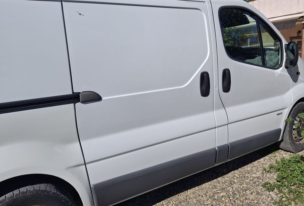Opel vivaro.  Autoutilitară