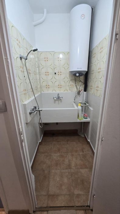 Дава се под наем Тристаен апартамент в Варна, Базар Левски - 70 кв.м за 390 € - Снимка #4