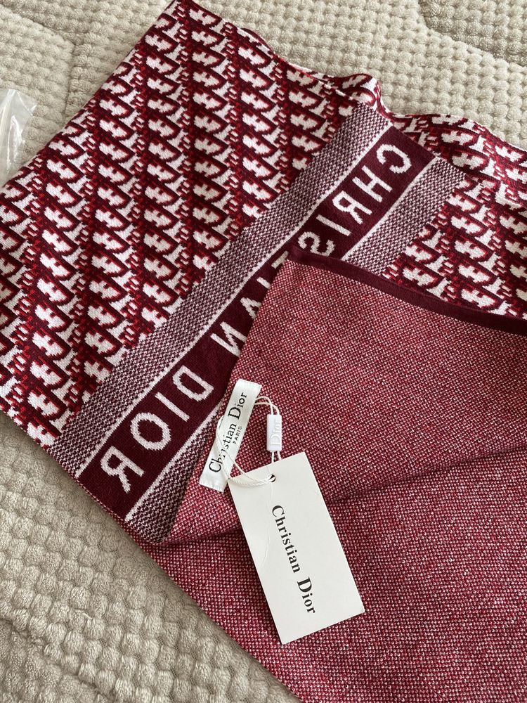 Теника, блуза и шал на Dior
