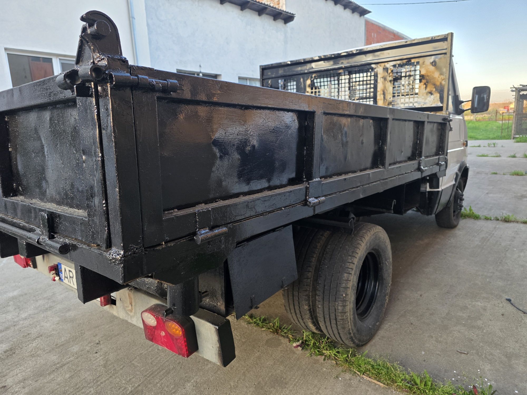 Camioneta iveco Basculabila 3 parti