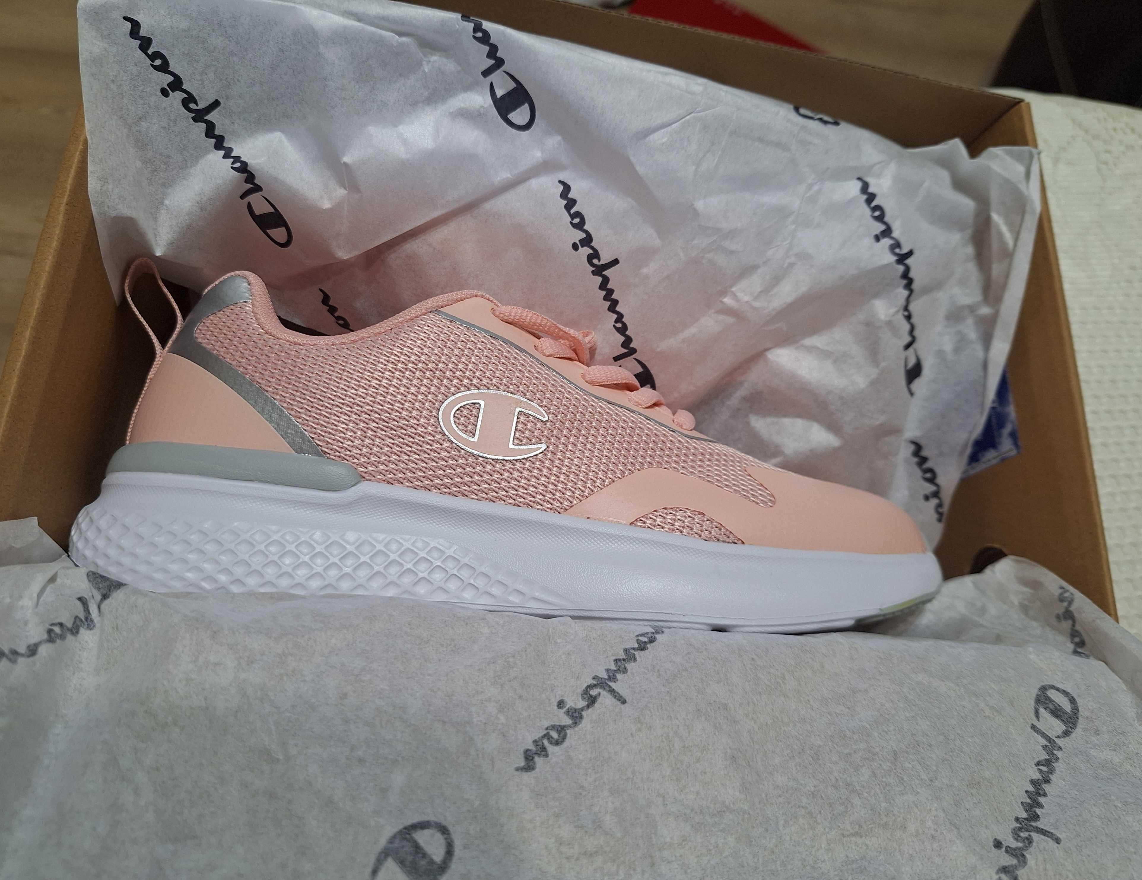 Сникърси на Champion