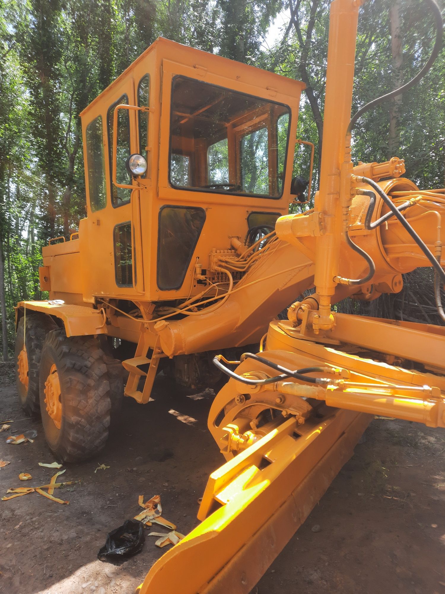 Автогрейдер дз122