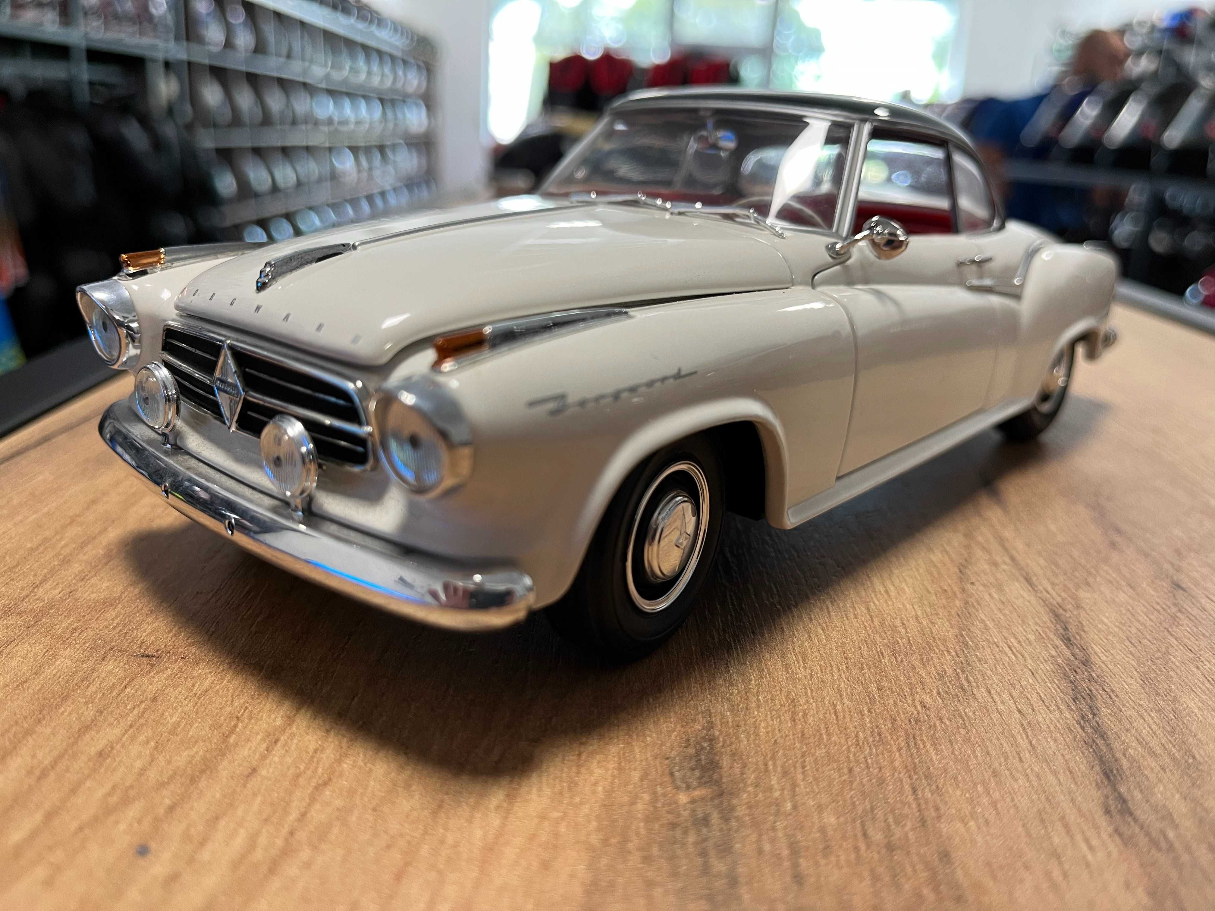 REVELL  метален колекционерски модел количка BORGWARD Isabella  1:18