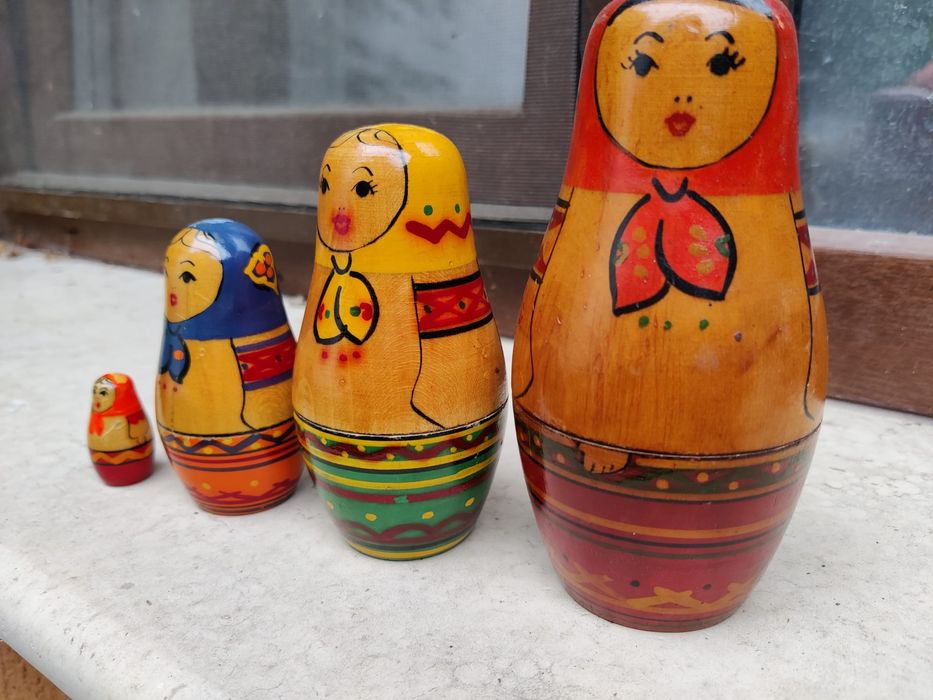 Papusa /jucarie veche din lemn Matrioska