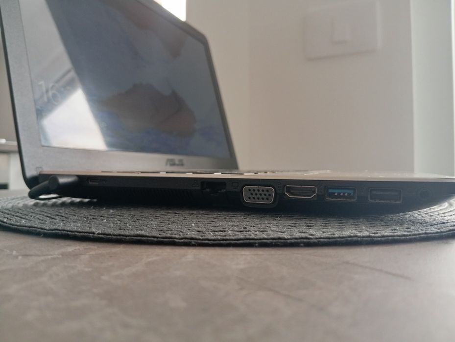 Laptop ASUS A541U