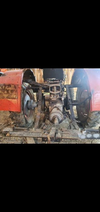 Vand Tractoras mic pentru gradina