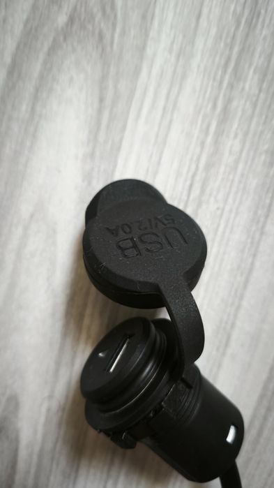 Vând charger USB-A motocicleta original Yamaha, 5V 2Ah